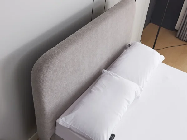 מיטה רחבה 120×190 מרופדת בד רחיץ 3D עם רגלי ברזל דגם אדל – אפור